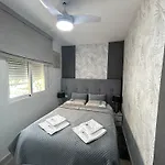 Elizabeth Apartman *